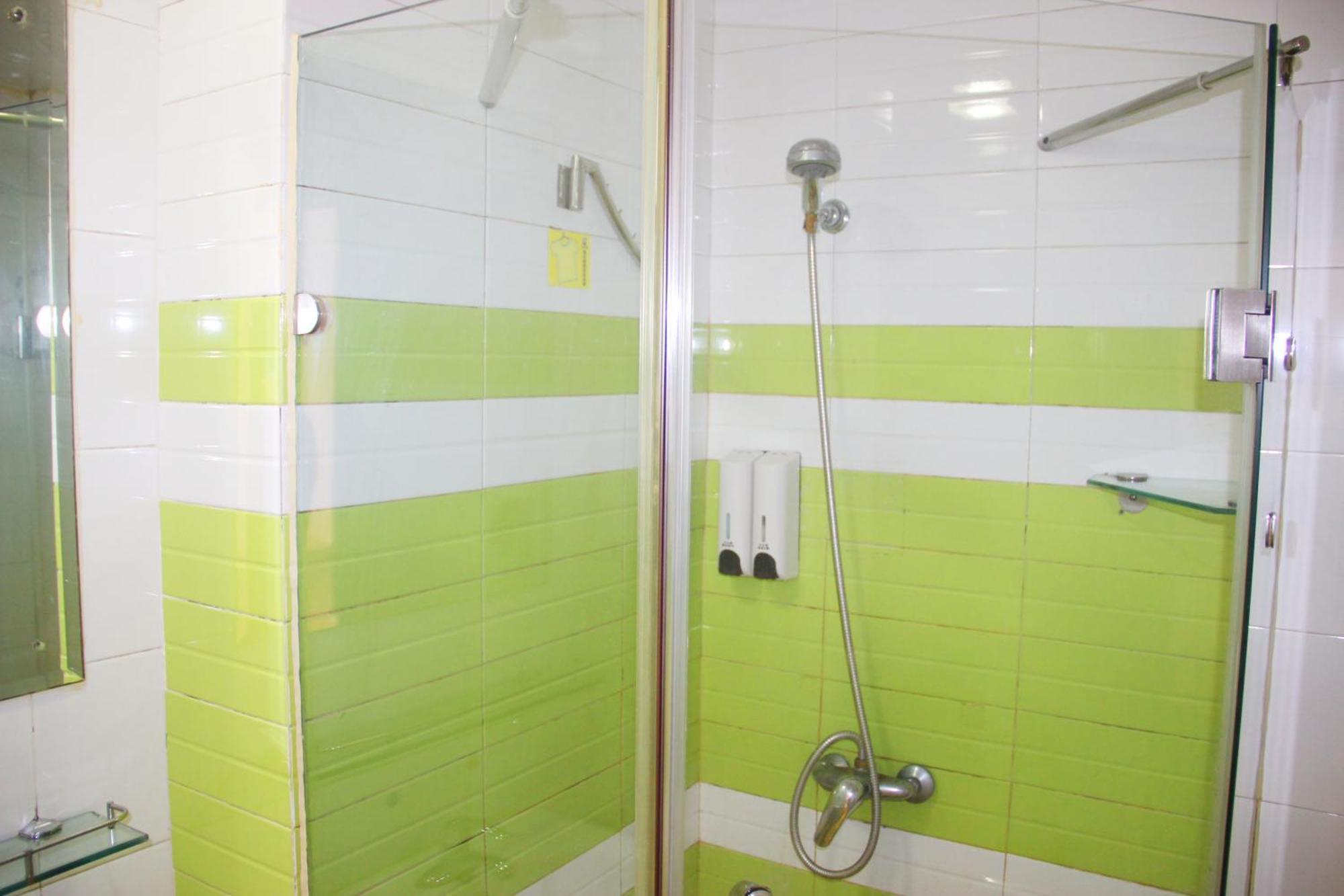 Iu Hotel Guangzhou Jingxi Nanfang Hospital Station Bagian luar foto